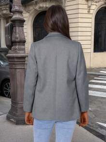 Elegante blazer de mujer de doble botonadura en gris claro - Moda atemporal para mujeres | Prenda esencial y versátil de armario en unicolor con botones y bolsillos delanteros