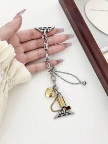 1 件新款时尚女士少女心爱心吊坠金属手表手链兼容 表带系列 11 10 9 8 7 6 5 4 3 2 1 38 毫米 40 毫米 41 毫米 42 毫米 44 毫米 45 毫米 46 毫米 49 毫米 Ultra 1/2/3 SE 腕带可替换表带，是送给女朋友、朋友和家人的最佳礼物，适合情人节、生日和母亲节（仅表带） - 銀色 - 查看 4