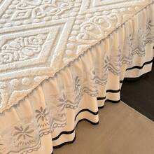 3 piezas Nuevo conjunto de falda de cama de terciopelo de estilo europeo para otoño/invierno, unicolor simple con bordado de encaje, suave y cómodo, cálido y transpirable, cubierta protectora contra el polvo, juego de sábana ajustada antideslizante, adecuado para dormitorio, habitación de invitados, hotel, 1 falda de cama + 2 fundas de almohada (sin relleno de almohada), proporciona una sensación suave en la piel