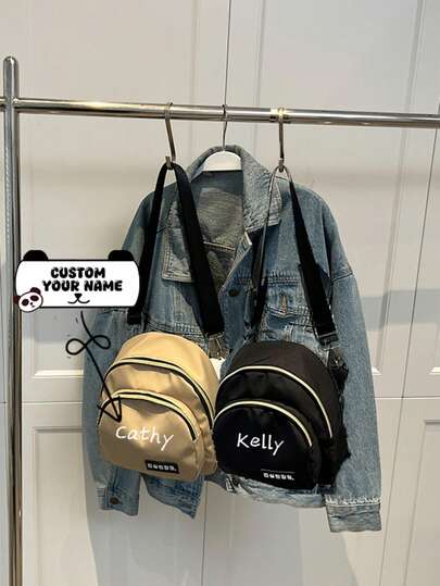 Una mini bolsa de nailon tipo bandolera con nombre personalizable, múltiples compartimentos, con estilo, disponible en varios colores, que le permite imprimir su propio nombre o saludos festivos, personalice su propia bolsa. Esta mochila es perfecta para uso diario