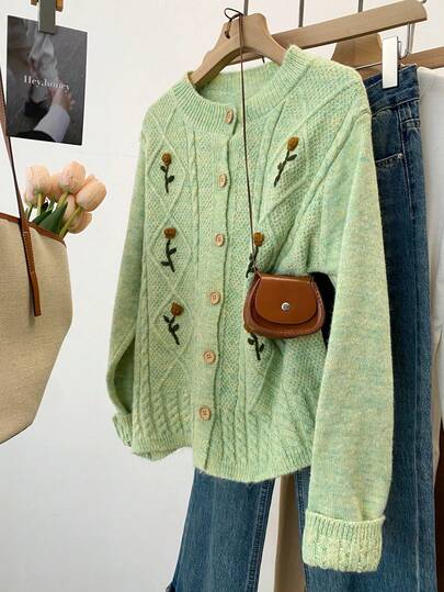 JIANHU Cremefarbene Strickjacke mit floraler Stickerei für Frauen - Vintage weicher Knopf-Pullover für Herbst-Winter-Layering und Weihnachtsgeschenke