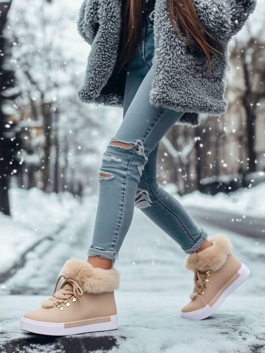 女款時尚圓頭坡跟厚底雪地靴，毛領設計，繫帶虎頭扣，波浪縫線，舒適保暖，適合日常戶外與辦公穿著，秋冬百搭