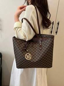 Ladies' Fashionable Casual Commuting Shoulder Bag With Letter Printed Large Capacity Tote Bag Letter Pendant, Suitable For Shopping, Wallets, Shopping, Young Women, College Students, Newcomers, White-Collar Workers. They Are Very Suitable For Offices, Universities, Work, Business, Commuting, Outdoor Activities, Travel, And Outings - Coffee Brown - View 6