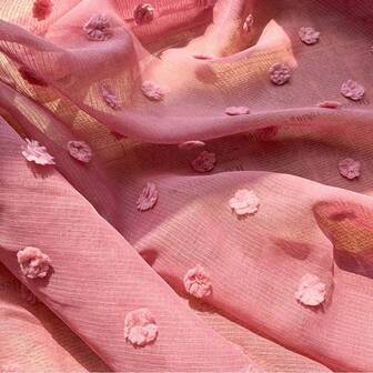 Rosa fluffigt pompom-jacquardtyg, andningsbart chiffongmaterial, lätt för vår/sommar, lämplig för skjortor, klänningar, heminredning som gardiner och dukar, hantverk, gör-det-själv-sömnadstextilier