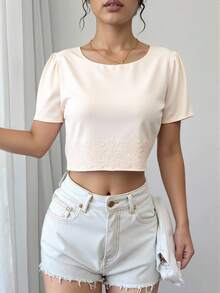 Blusa elegante de mujer de manga corta con cuello redondo y detalle de bordado en tejido elástico medio - Beis - Ver 6