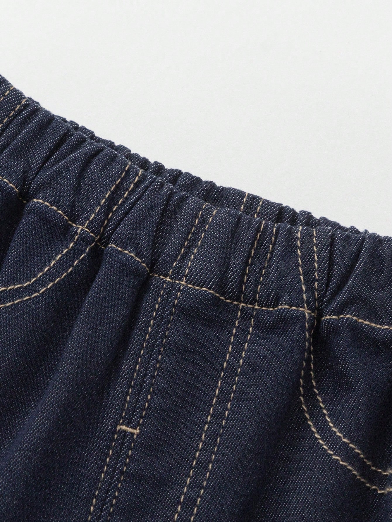 Denim màu xanh đậm