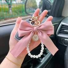 1 Beige Faux Pearl Chain Large Minimalist Fashion Bag Pendant Car Keychain Personalized Ribbon Bow Tie Pendant Suitable For Women Bag Accessories Gift Gift Accessories Decor For Teen Girls Women College Students Rookies & White-Collar Workers Car Accessories Women Key Chain Charms Wristlet Keychain Bow Keychain School Supplies Teacher Gifts Back To School Teacher Accessories Valentines - 黑色 - 查看 4