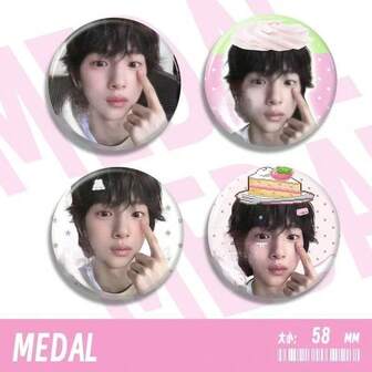 Fan Support Pins, Featuring Cute And Sweet Designs With Characters Adorned By Decorative Elements (Such As Cakes, Flowers, Etc.), Are Categorized As Fan Merchandise. They Can Be Used To Decorate Clothing, Bags, And Other Items, Making Them Suitable For Fan Events Or Everyday Styling.
