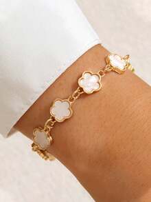 1 pieza Brazalete de acero inoxidable con dije de trébol con estampado de leopardo estilo vintage francés | Brazalete de corazón de leopardo | Accesorios para mujer | Joyería de moda clásica apta para uso diario y como regalo (patrón asignado al azar) (Evitar la exposición prolongada a altas temperaturas, agua de mar, etc.) - Trébol blanco - Ver 2