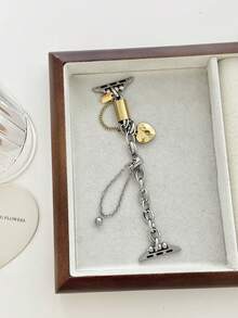 1 件新款时尚女士少女心爱心吊坠金属手表手链兼容 表带系列 11 10 9 8 7 6 5 4 3 2 1 38 毫米 40 毫米 41 毫米 42 毫米 44 毫米 45 毫米 46 毫米 49 毫米 Ultra 1/2/3 SE 腕带可替换表带，是送给女朋友、朋友和家人的最佳礼物，适合情人节、生日和母亲节（仅表带） - 銀色 - 查看 2