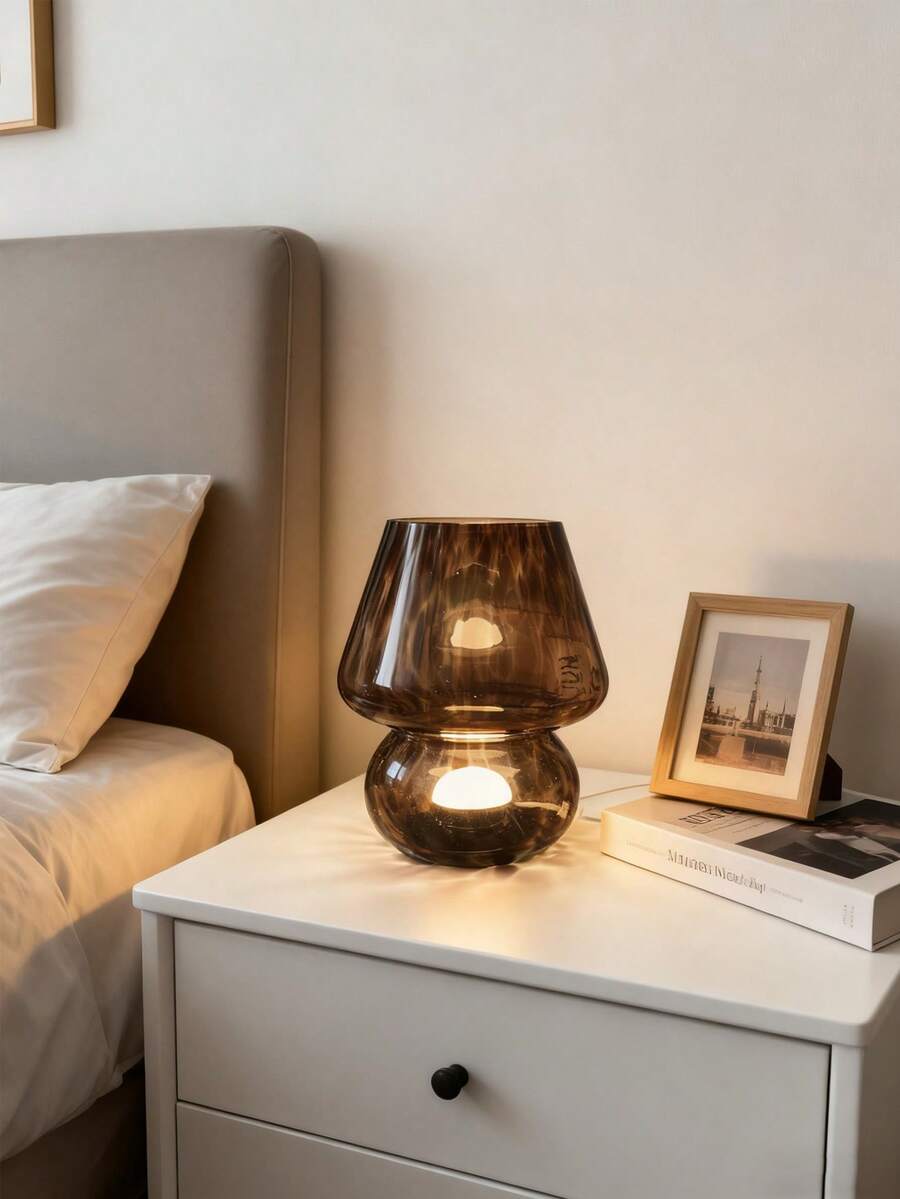 1 pieza Lámpara de mesa con diseño de hongo lindo, patrones a rayas y de lunares, alimentada por USB, ajuste de luz de tres colorBodyerpo de lámpara de vidrio, adecuada para dormitorio, sala de estar, oficina, estudio, lámpara de decoración de habitación, luz nocturna LED, lámpara, decoración de dormitorio, decoraciones navideñas