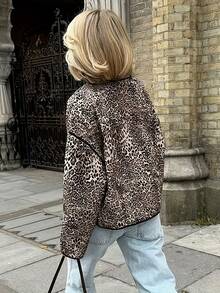 جاكيت بومبر نسائية طويلة الأكمام مطبوعة بنمط النمر، مصنوعة من قماش منسوج، مع جيوب وتشطيب متباين، طول عادي، بطانة دافئة، قماش غير مطاطي - متعدد الألوان - مشاهدة 2