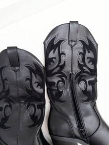 STYLEE FOOTWEAR Damen-Cowboystiefel mit dekorativer Stickerei und mittelhohem Absatz, elegantes High-Top-Western-Design mit spitzer Zehenpartie, moderner und bequemer Stil, ideal zum Kombinieren mit Kleidern, Röcken oder Jeans im Herbst und Winter. Voraussichtliche Lieferung: 1-3 Werktage (Halbinsel) Cowboy Embroidery Holidays - Schwarz - Übersicht 7