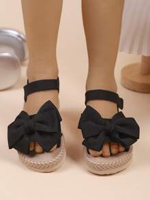 Giày sandal đế bằng dễ thương thời trang mùa hè mới cho bé gái, thiết kế nơ cài móc, thích hợp cho mùa hè. - màu đen - Xem 3