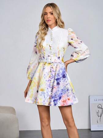 ชุดเดรสยาวปานกลางสไตล์อาหรับหรูหรา คอตั้ง แขนยาว รายละเอียดกระดุม ผ้าทอลายดอกไม้ เหมาะสำหรับโอกาสพิเศษ