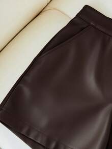 Quần short skinny co giãn màu đen SMILE CHIC đa năng, thiết kế tiện dụng với túi chéo và cúc cài, phù hợp cho mặc hàng ngày, dự tiệc, hẹn hò, mọi mùa hè. - Cà phê nâu - Xem 5