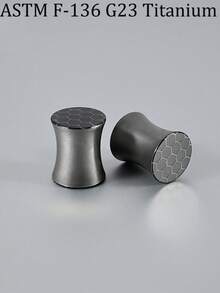 1 par de túneles y tapones para las orejas con patrón de panal, de aleación de titanio F-136, con forma redonda y ensanchada, expansión del calibre de la oreja, joyería de perforación resistente, pendientes de silla de montar, joyería unisex de estilo punk simple para uso diario