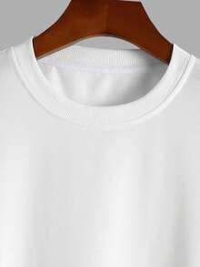 Disney مجموعة بلوزة وبنطلون رياضي مطبوع عليها ميكي ماوس للرجال، مناسبة للارتداء اليومي الكاجوال، والخروجات في عطلة نهاية الأسبوع، والتجمعات مع الأصدقاء، والسفر وغيرها من الأنشطة الاجتماعية المريحة. هذه المجموعة الرياضية هي قطعة متعددة الاستخدامات أساسية في خزانة ملابس الرجل، وتشكل هدية رائعة للأصدقاء أو الأزواج.