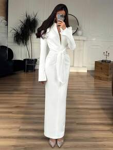 女式优雅长袖纯色连衣裙，有领、收腰、拉链，秋冬