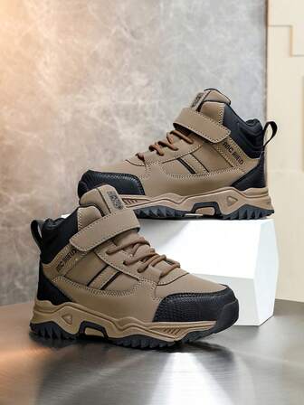 1 双男童休闲舒适时尚防水内衬户外徒步跑步运动鞋，适合春秋季