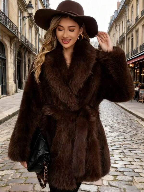 Elegancki damski płaszcz ze sztucznego futra z kołnierzem szalowym, długi rękaw, regularny krój, zimowa elegancja, brązowy, nieelastyczny materiał