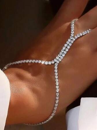 花朵简约高端水钻一体式指链，日常配饰