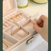 1pc White Luxury PU Leather Multifunctional Jewelry Storage Box With Secure Lock And Reliable Soft Cushion Drawer, Velvet Lined Travel Case, Large Capacity Multi Compartment Design, Suitable For Rings, Earrings, Necklaces And Bracelets - Elegant Black And Pink Home Decoration Jewelry Gift Box, Perfect Gift For Valentine's Day, Christmas, Mother's Day, Thanksgiving, Exquisite Design, Keychain Closure Jewelry Box, Fashionable Storage, Durable Structure, Exclusive To Fashion Enthusiasts - trắng - Xem 10