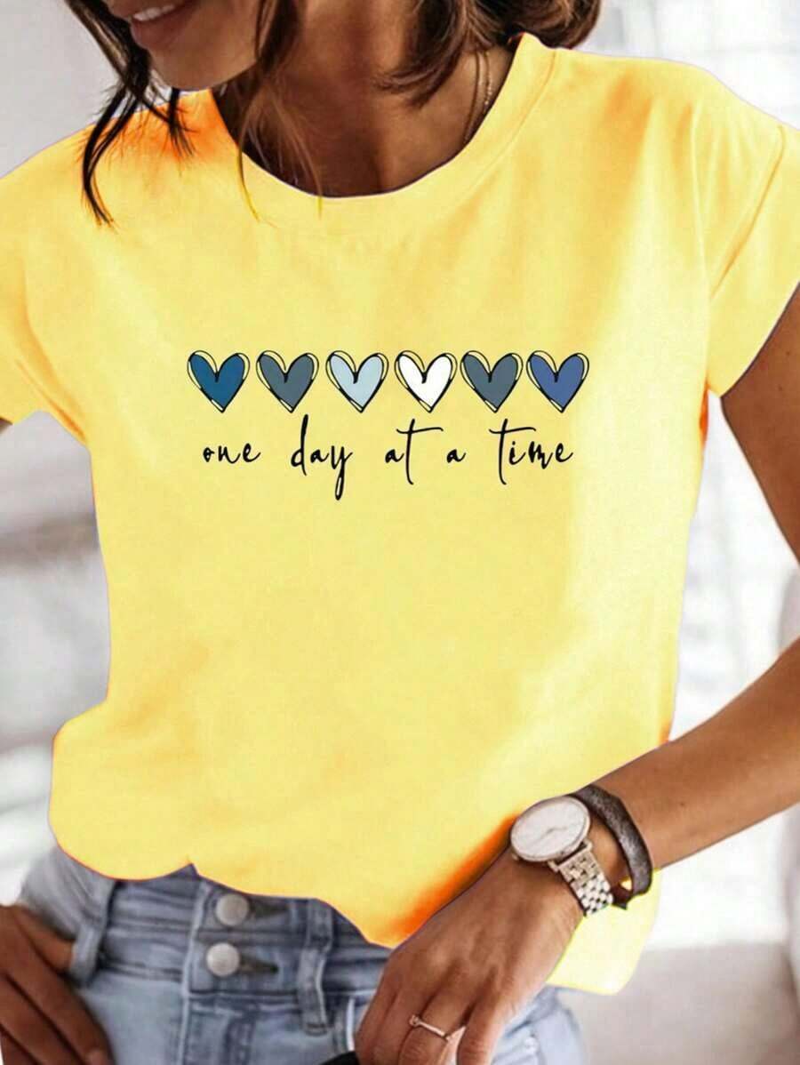 1pcs Fashion Plus Size Women's Clothing,Women's Light Blue Casual Short-Sleeve T-Shirt With "One Day At A Time" Heart Print - Soft Polyester, Round Neck, Machine Washable, Spring/Summer Fashion Essential, Everyday Tshirt | Round Neck ShirtWomen's T-Shirt - 黃色 - 查看 1
