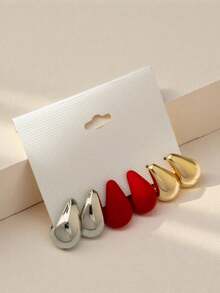 Tres pares de pendientes de lágrima dorados y rojos