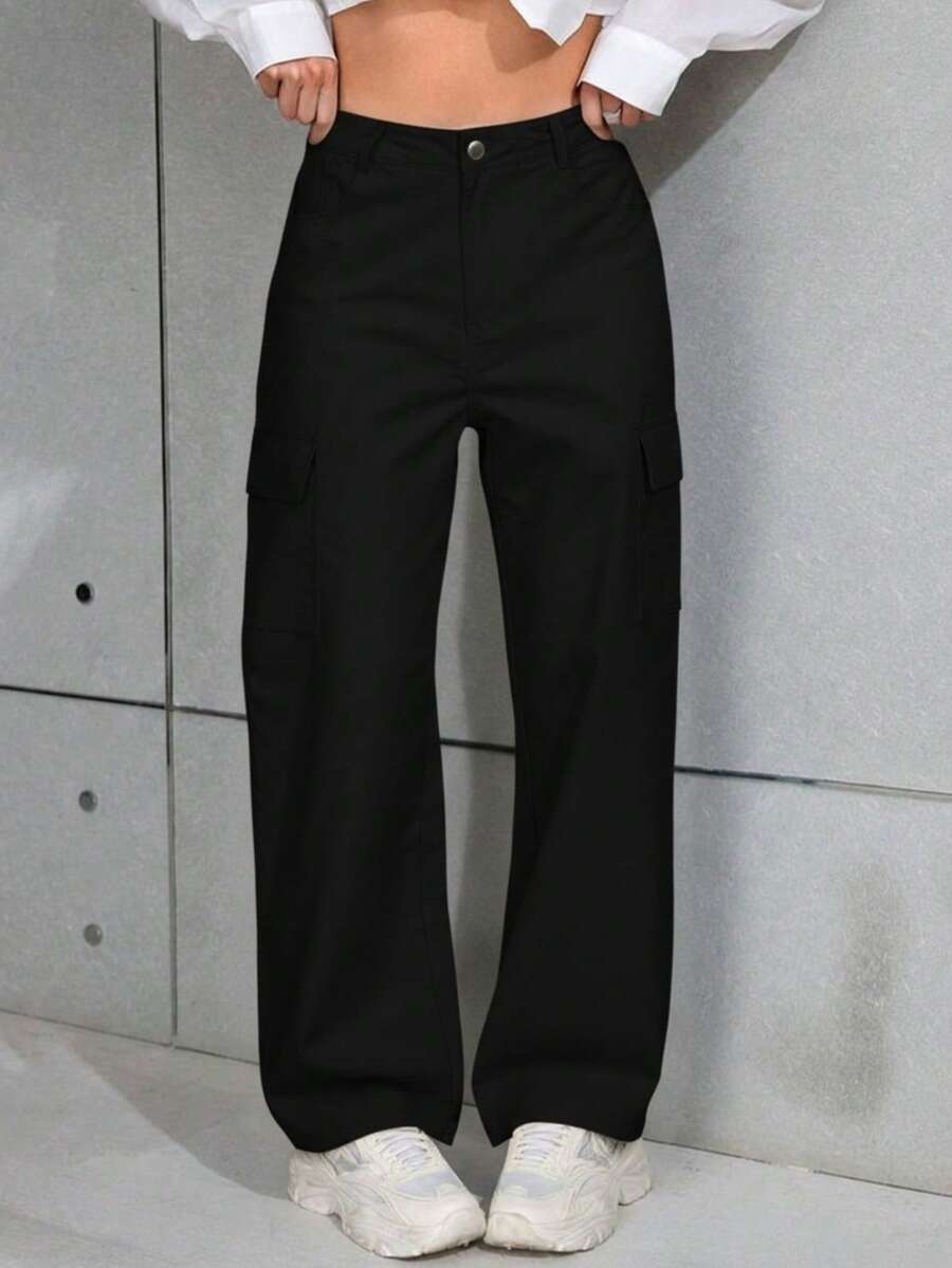 بنطلون فضفاض بجيوب كارجو وخصر مربوط بشكل مرن وعملي