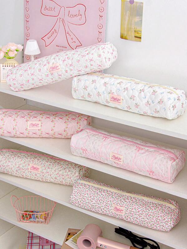 1 قطعة حقيبة تخزين مجفف الشعر مبطنة بالرغوة ذات طبعة زهرية وفيونكة وردية اللون، حقيبة سعة كبيرة لتخزين مستلزمات السفر والعناية الشخصية، حقيبة أنيقة لحماية أدوات تقويم الشعر، حقيبة ضرورات السفر والعودة إلى المدرسة