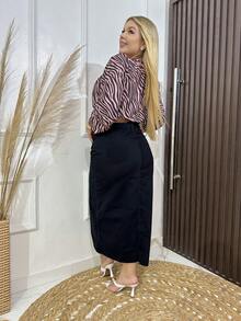 Saia Midi Longa Estilo Lápis com Abertura Frontal Elegante e Moderna - Preto - Visão 4