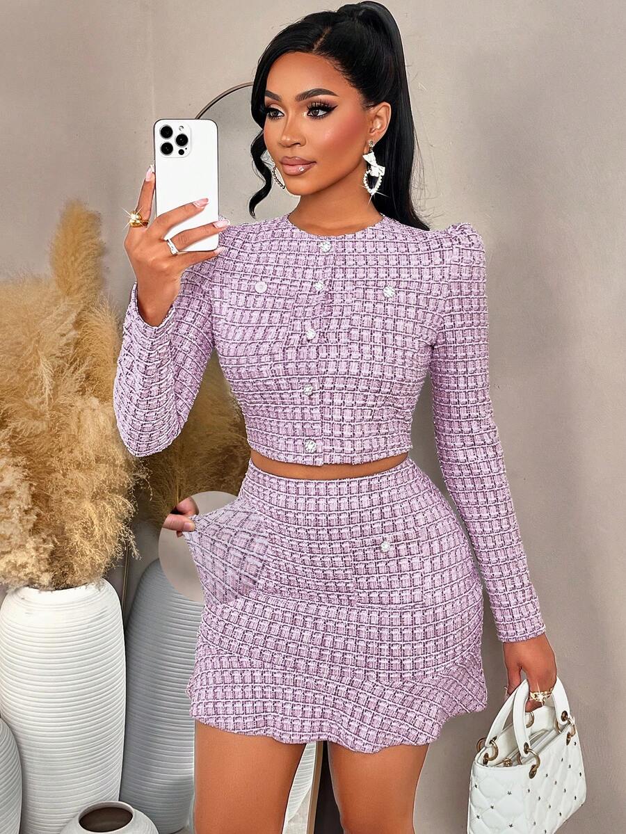 AIJ Amarilo 女士秋冬外出套装：圆领泡泡袖珍珠纽扣西装外套搭配束腰荷叶边铅笔裙时尚针织格子两件套 - 粉色 - 查看 1