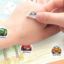 500张卡通汽车鼓励涂鸦贴纸，1英寸圆形，4种图案，重复“太棒了！”“做得好！”文具办公学校奖励用品，PVC防水贴纸 - 500貼 卡通小汽車貼紙 - 查看 3