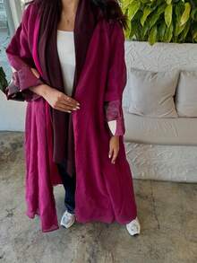 这款女士优雅经典纯色椭圆形印花拼接袖口长袍，尽显优雅精致的风格，适合所有季节和各种文化活动。它既是女士服装，也是优雅精致的长袍，同时也是一件时尚复古的阿拉伯服饰。这款时尚优雅的开襟长袍适合日常和正式场合穿着，四季皆宜，可用于各种场合，例如派对、假期和春季旅行。 - 玫紅色 - 查看 3