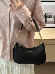 Borsa a tracolla da donna elegante e versatile, di colore unito con motivo a lettera, con catena per la spalla. Adatta per lo shopping, portafogli, università, giovani donne, studenti universitari, lavoratori d'ufficio. Molto adatta per uffici, università, lavoro, attività aziendali, pendolarismo, attività all'aperto, viaggi e uscite.