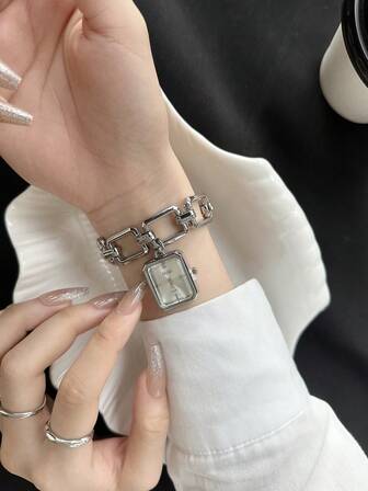 1 件银色方形吊坠表盘女士手表，优雅、简约风格，可调节表带非常适合日常佩戴，个性化手表生日礼物、派对、节日聚会、新年礼物