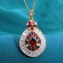 قلادة قلادة حجر أحمر بتصميم طاووس مرصعة بزركونيا مطلية بالذهب عيار 18 قيراط بطراز جذاب، هدية مثالية لعيد الحب أو عيد الميلاد أو حفلات الزفاف - إكسسوار أنيق وفاخر للنساء