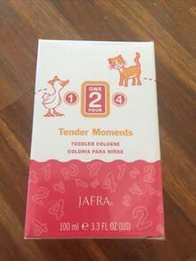 Perfume One 2 Four de Jafra Original 100ml para Bebés y Niños – Fragancia Suave y Delicada Especialmente Formulada para la Piel Infantil, Aroma Fresco y Tierno que Acompaña con Dulzura el Día a Día de los Más Pequeños, Ideal para Usar Después del Baño o Antes de Salir, Presentación Práctica y Agradable, Inspirado en la Inocencia, Ternura y Alegría de la Infancia, Perfecto para Regalar y Crear Recuerdos Inolvidables con Cada Aplicación - Naranja - Ver 4