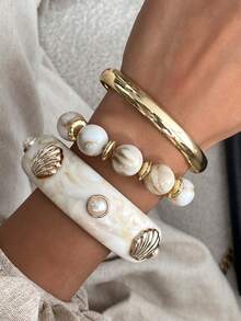 Set de 3 piezas de pulseras de metal con arco geométrico, perlas falsas y conchas, de estilo bohemio. Pulseras elegantes y lujosas para uso diario, casual o de fiesta, como regalo de joyería para mujeres.