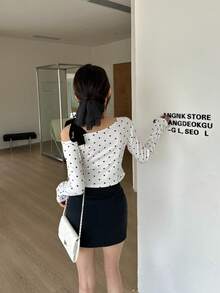 Áo thun dài tay nữ dáng ôm, cổ lệch vai, chấm bi, thích hợp mặc ngày Valentine, trang phục mùa xuân màu trắng. - trắng - Xem 5