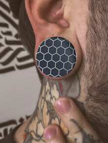 1 par de túneles y tapones para las orejas con patrón de panal, de aleación de titanio F-136, con forma redonda y ensanchada, expansión del calibre de la oreja, joyería de perforación resistente, pendientes de silla de montar, joyería unisex de estilo punk simple para uso diario