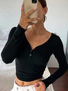 Livesso Camiseta de manga larga con cuello en V, media abotonadura y bajo curvo, ajustada para mujer