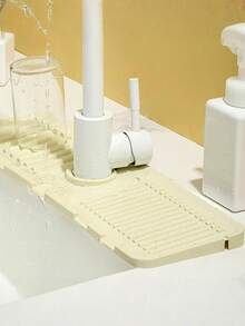 1个/2个装水龙头硅胶排水垫，防溅水，可裁剪成窄边，适用于洗脸盆、厨房水槽、沥水架等。