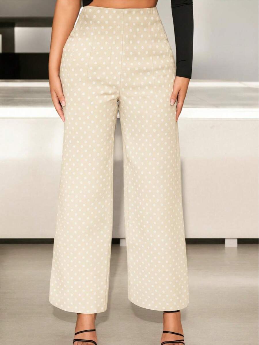 Pantalón de Pinzas Acampanado. Pierna Amplia. Talle Ajustado con Pinzas. - Lunares Beis - Ver 1