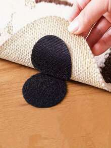 5 أزواج من ملصقات الأرضية الدائرية، ملصقات تثبيت ملاءة السرير غير المنفصلة، قوة إمساك ممتازة، تمنع السجاد والأغطية من الانزلاق، ملصقات سرير دائرية بيضاء مضادة للانزلاق ذات وجهين لملاءة السرير، لوازم الفراش، ملصقات تثبيت ذاتية اللصق القوية للأغطية والسجاد والوسائد - متعدد الألوان - مشاهدة 3