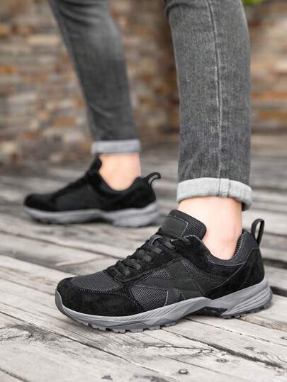 1双男士户外休闲涤纶网布拼接防滑宽松徒步鞋，适合所有季节