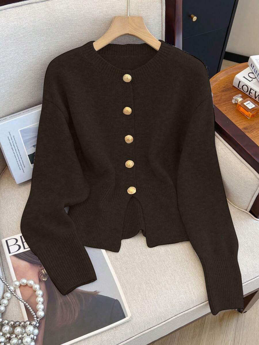 Áo cardigan dệt kim 1 chiếc, màu trơn, kiểu dáng tối giản, cài một hàng cúc, dành cho nữ, dáng ngắn, xẻ tà phía trước, thắt eo, cài cúc kim loại độc đáo, tay dài.