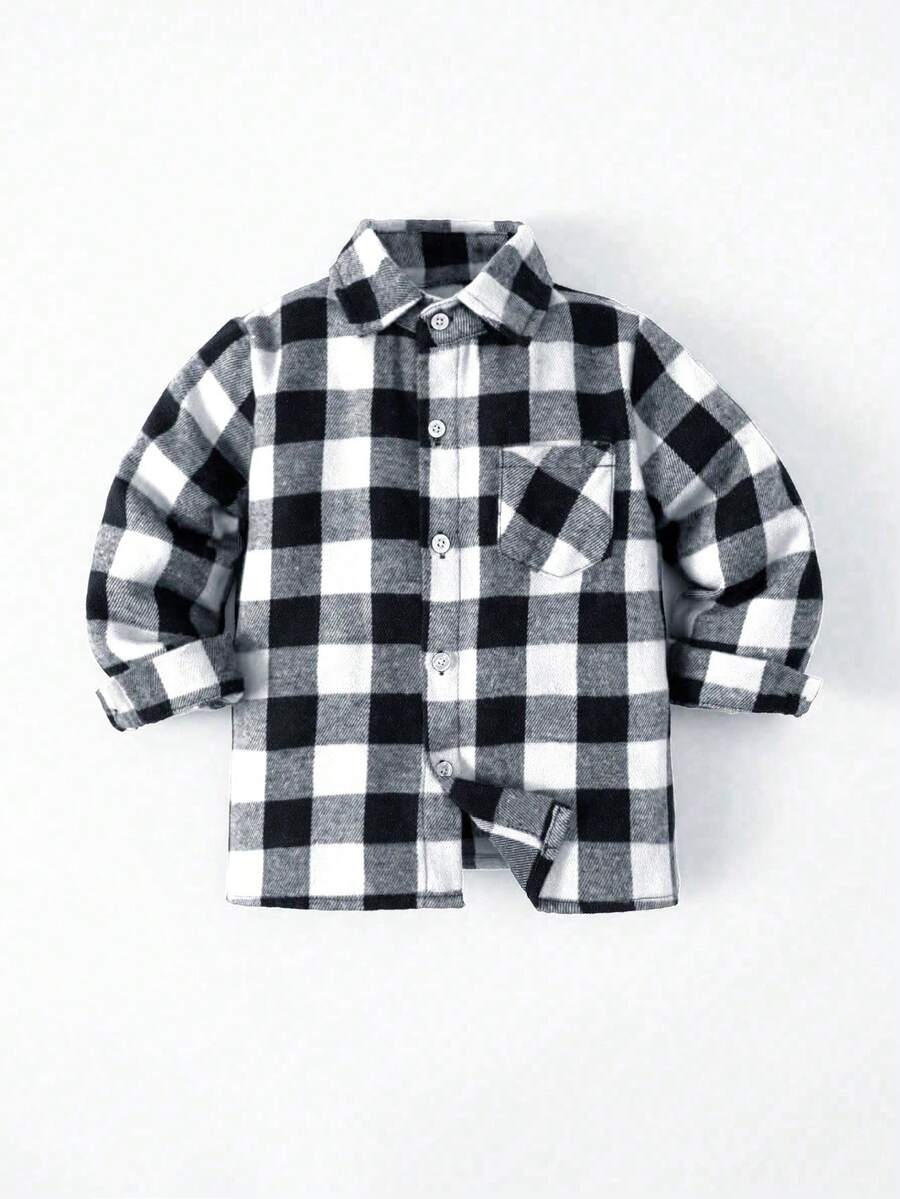 年輕男孩經典街頭風格黑白格紋長袖襯衫，休閒