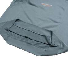 Under Armour 男士休闲卫衣，APAC Terry OG 96 Crew-GRN，宽松舒适针织抓绒套头衫，罗纹下摆饰有刺绣Logo，休闲服饰 - 蛇紋石綠 - 查看 7